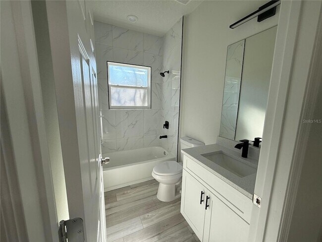 Building Photo - 7897 N Fieldstone Point