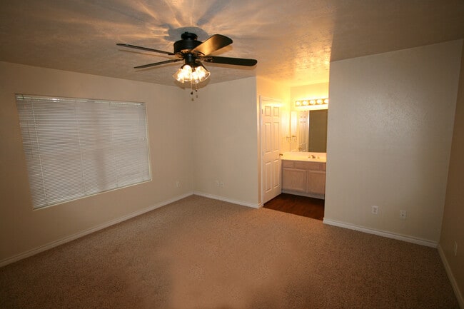 Building Photo - Great College Station Home Near Parks