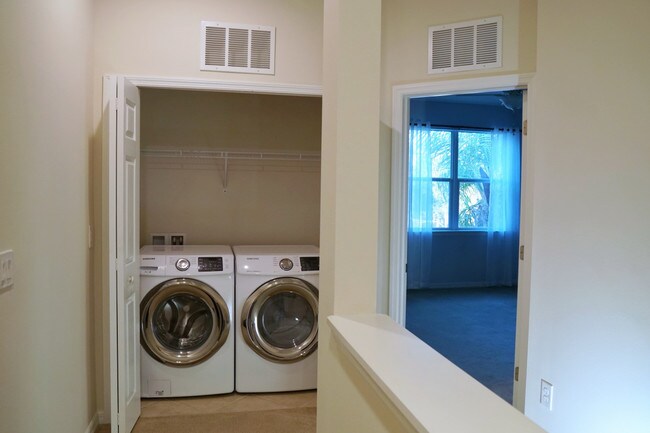Building Photo - Stonehaven Condo