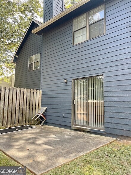Building Photo - 5870 Sheldon Ct