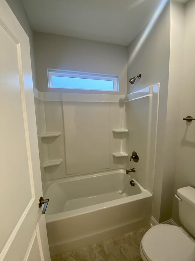 Building Photo - End Unit Townhouse in Terraces at Farmington