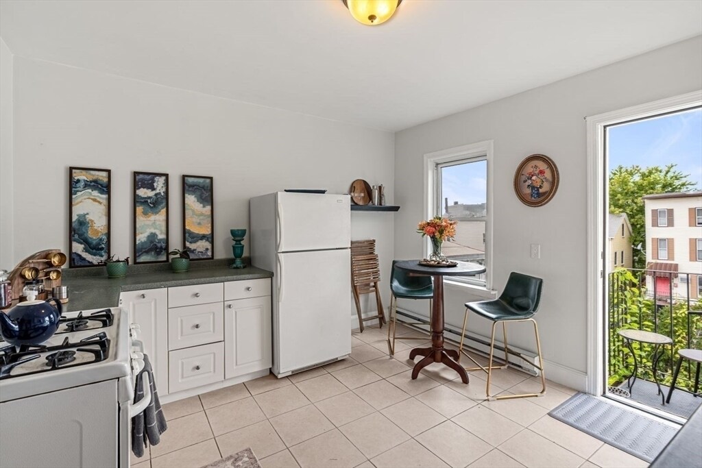 Building Photo - 377 Dorchester St