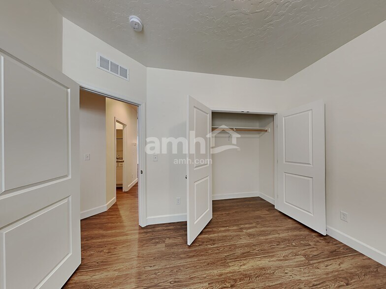 Building Photo - 3614 S Natural Way