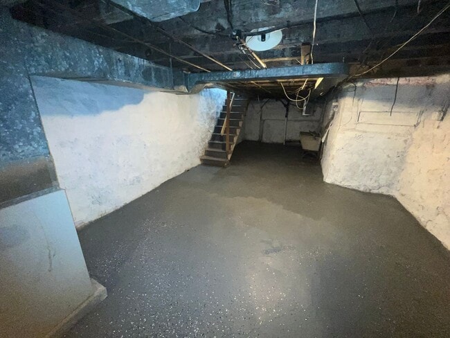 Building Photo - Oversized Classic Row Home w Wood Floors a...