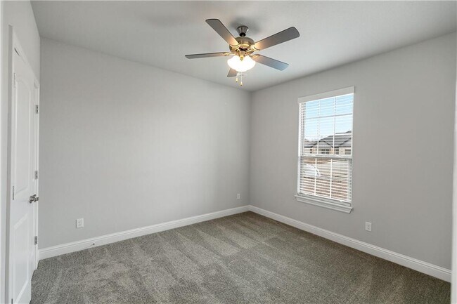 Building Photo - 520 Piper Ln