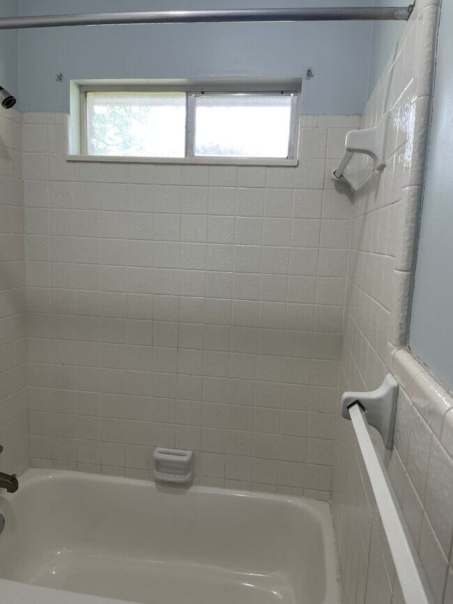 Building Photo - 242 Adler Dr