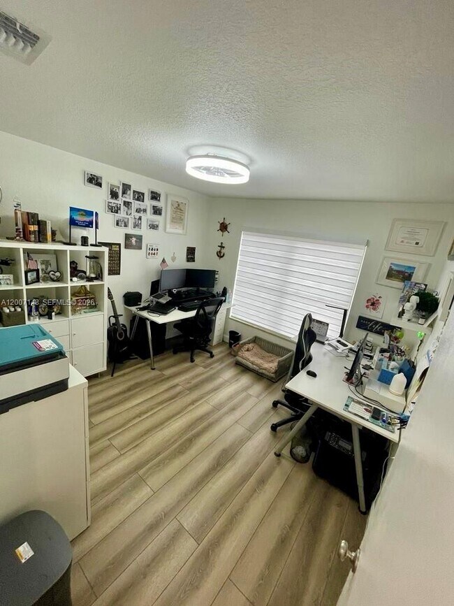 Building Photo - 1149 NW 126th Pl