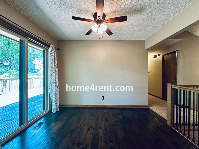 Building Photo - Spacious Liberty Home w/ an Updated Kitche...