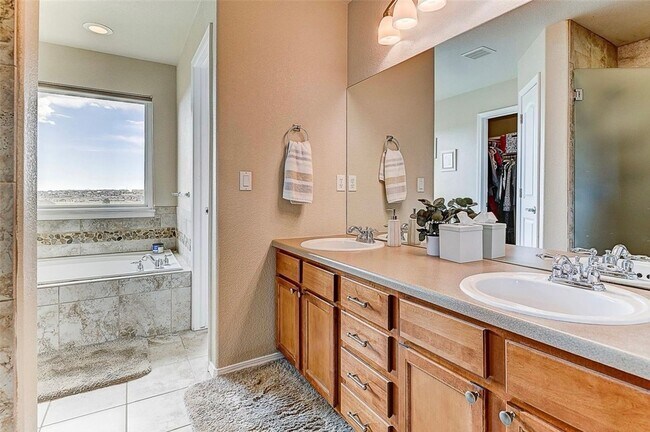 Building Photo - Charming Stony Creek Retreat with Modern T...