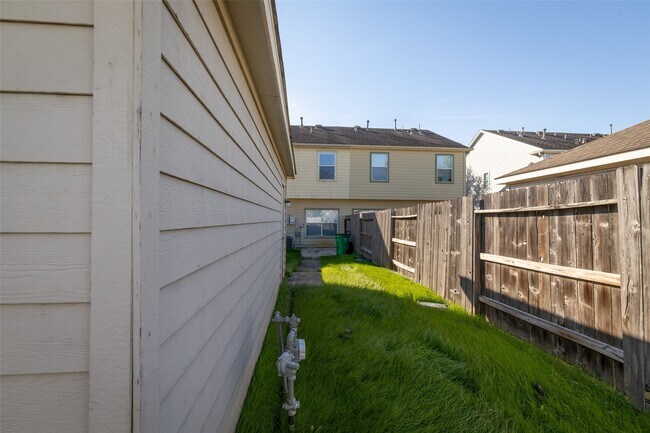 Building Photo - 16818 Pine Castle Dr