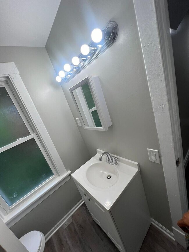 Building Photo - Custom updated rental! All new!