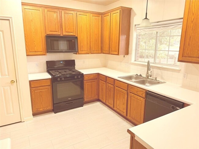 Building Photo - 2438 Falcon Dr