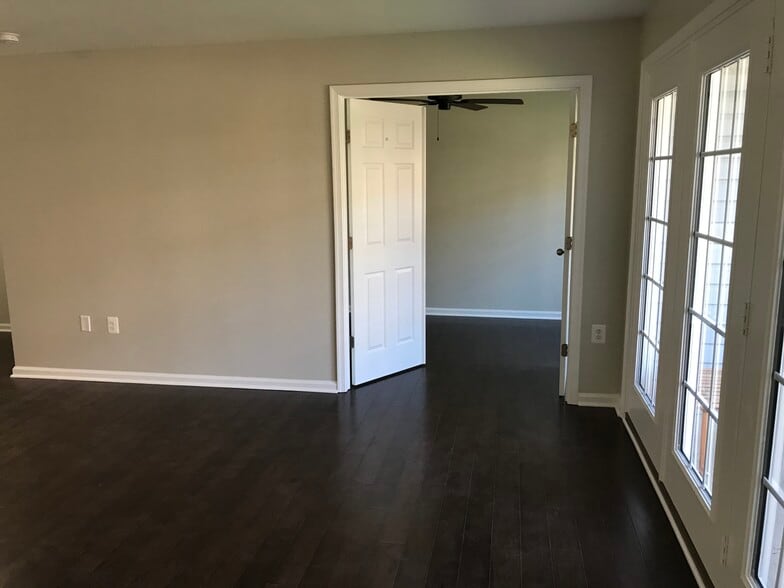 Living Area - 6425 Richmond Hwy