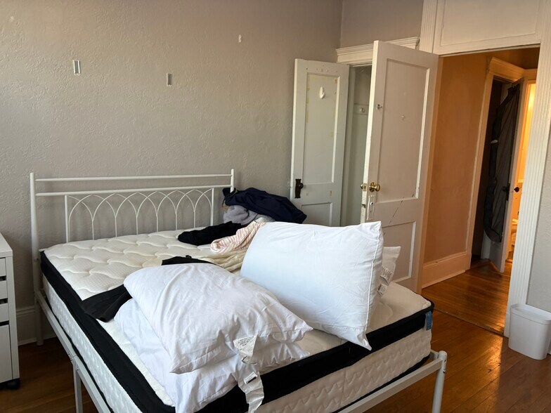 Building Photo - 1050 Commonwealth Ave