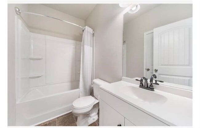 Building Photo - 1427 Haynescrest Ct