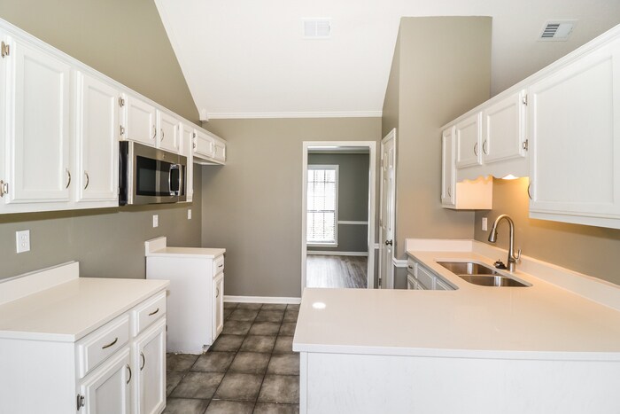 Building Photo - 5858 Rensslaer Dr