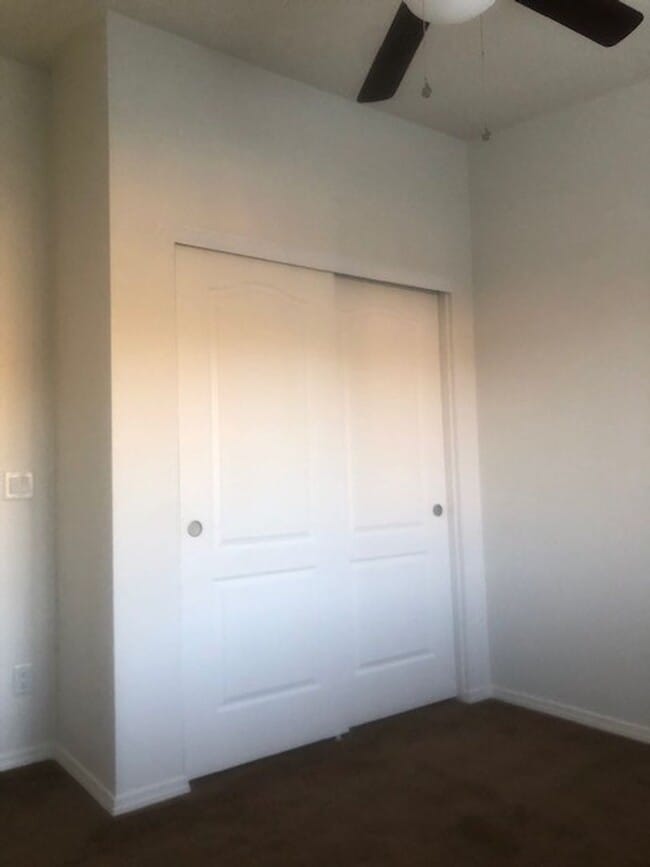 Building Photo - 3 Bed-2 Bath Quaint Single Story Home in Lakeside.