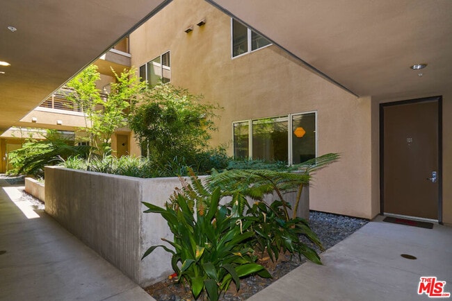 Building Photo - 6001 Carlton Way