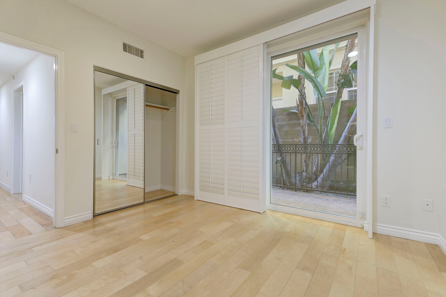 Building Photo - 556 E Palm Ave