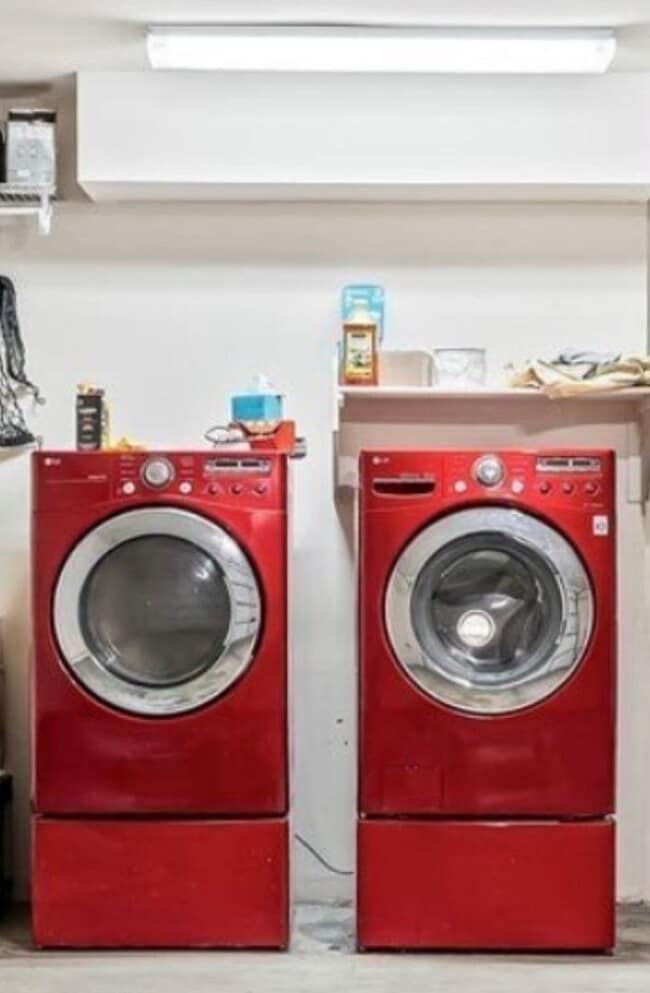 Building Photo - GORGEOUS 3 BEDROOM 2 BATH HOME