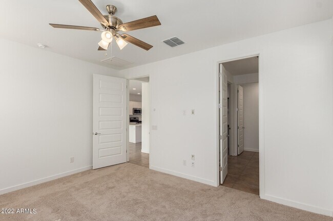 Building Photo - 9239 W Sells Dr