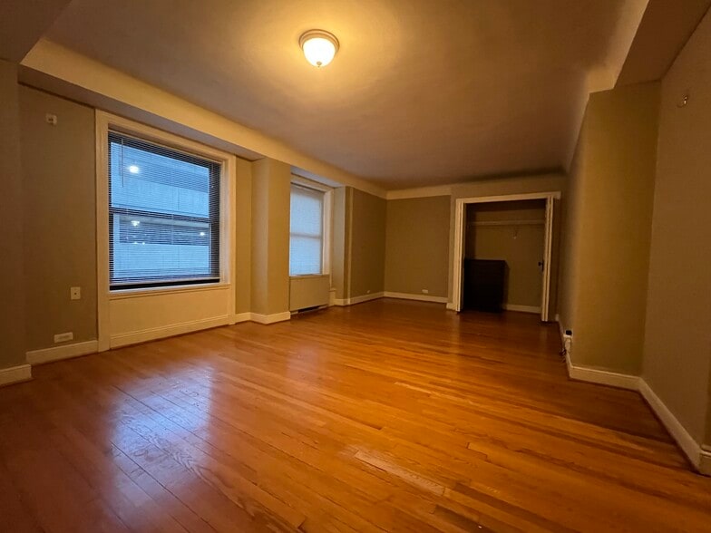 Building Photo - 15 E Kirby St