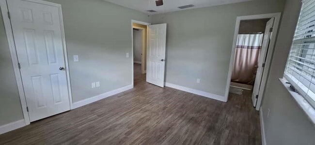 Building Photo - 105 Blue Heron Ln