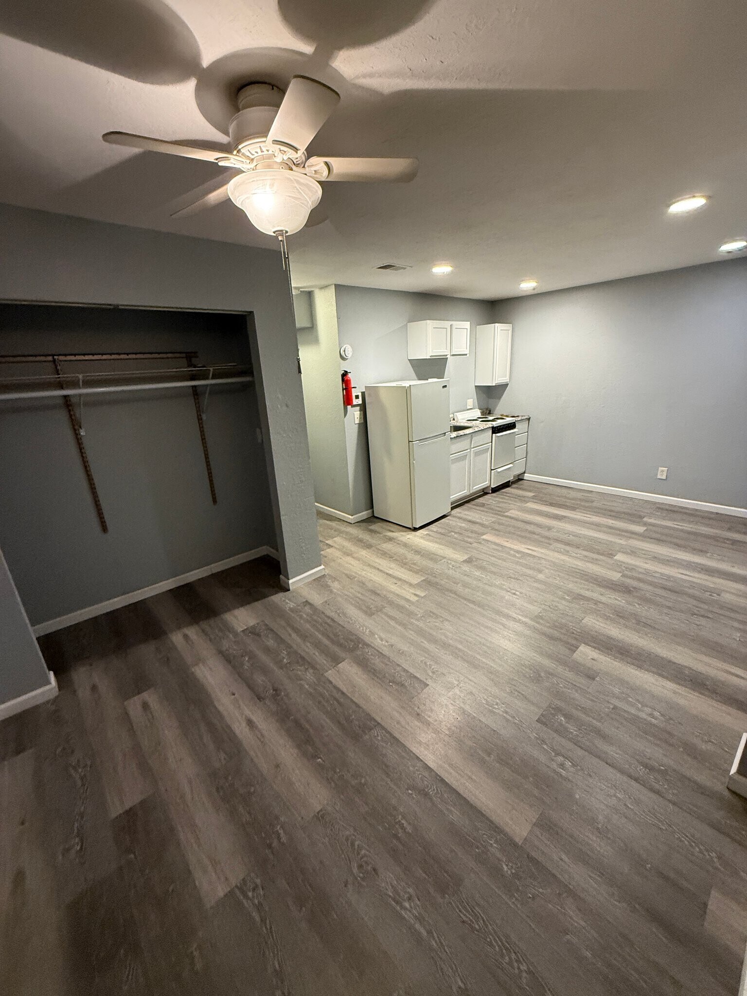 Building Photo - 5423-5425 E 27th St