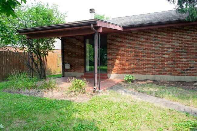 Building Photo - 3160 Honeysuckle Dr