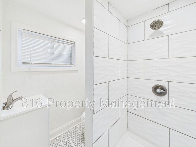 Building Photo - 5341 Brooklyn Ave