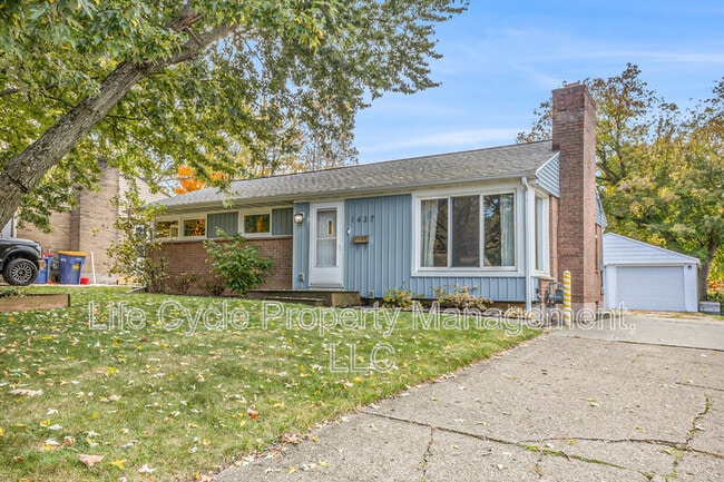 Building Photo - 1437 Lewison Ave NE