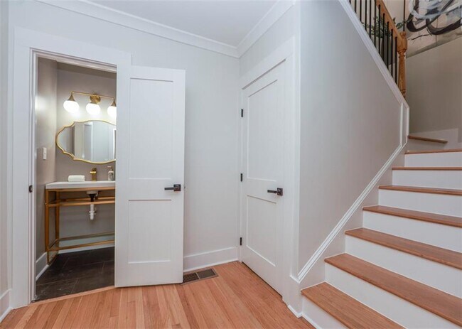 Building Photo - 2908 N Hills Dr NE