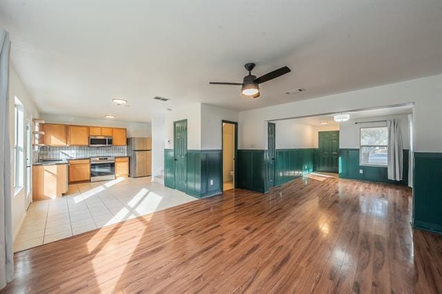 Building Photo - 1906 Beach Dr