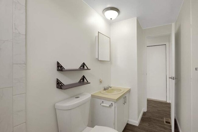 Building Photo - 428 4th Ave