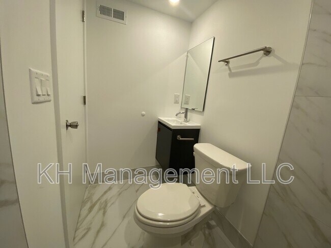 Building Photo - 976 N 45th St