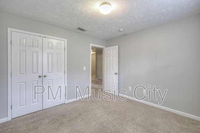 Building Photo - 1068 Ashmore Dr