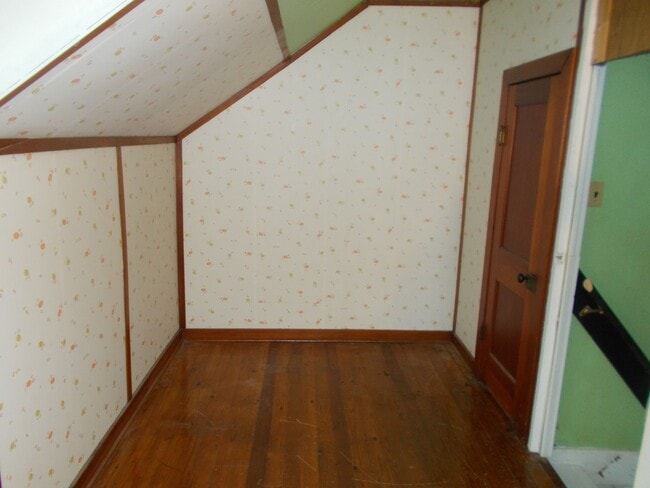 Building Photo - Spacious 1-Bedroom, 1-Bath Unit – 1,000 Sq...