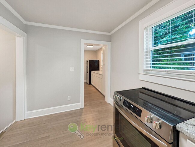 Building Photo - Updated Overbrook Home with Finished Basement & Fenced Yard Near Downtown Greenville