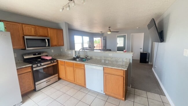 Building Photo - COMING SOON! Charming 2 Bedroom 2 Bathroom...