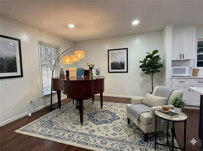 Building Photo - 1438 Oak Forest Ct NE