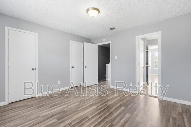 Building Photo - 8108 Foxfire Ln