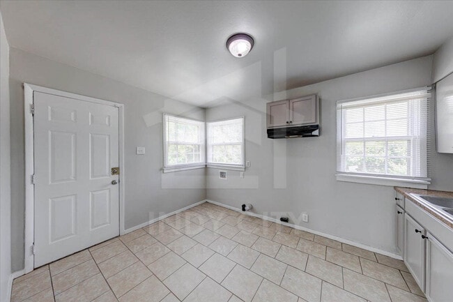 Building Photo - 6132 Raleigh Dr