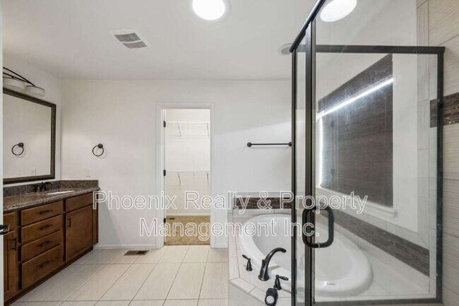 Building Photo - 1417 Lander Ln