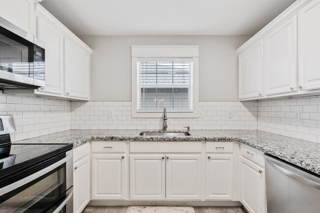 Building Photo - 1011 Tesoro Hills