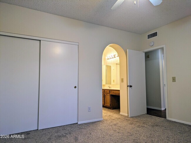 Building Photo - 6550 N 47th Ave