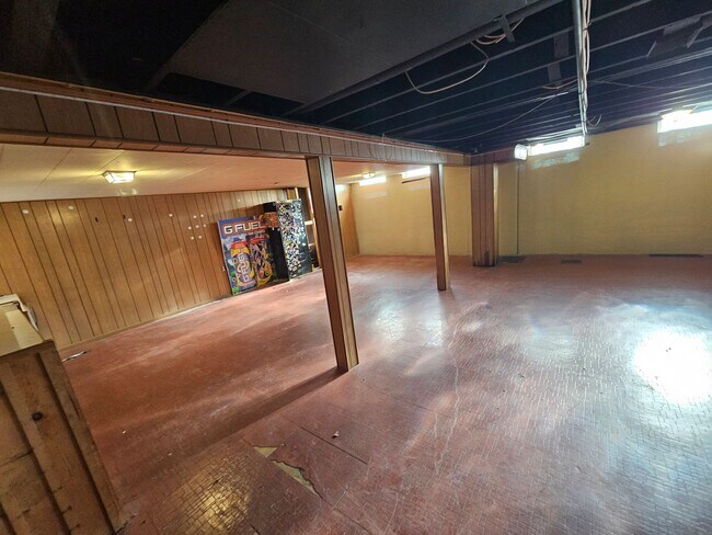 Building Photo - Come see your new home!