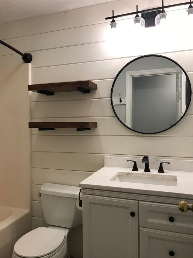 Building Photo - Somerset Condominiums, Freeport:2BR/1BA av...