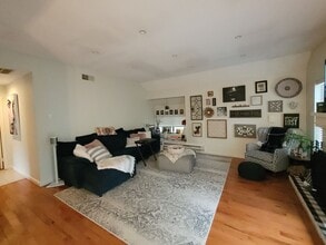 Building Photo - Lovely End Unit Located in Highly Sought A...