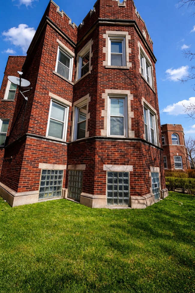 Building Photo - 1740 W Garfield Blvd