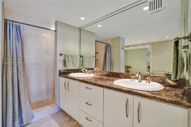 Building Photo - 1833 S Ocean Dr